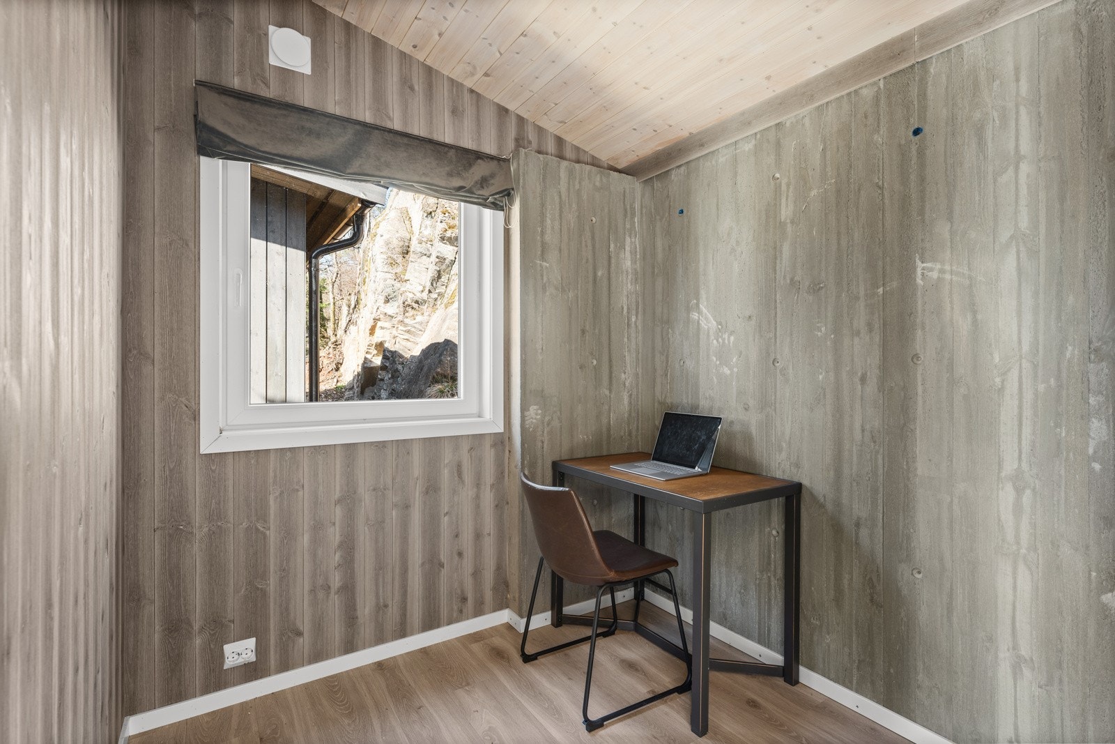 Soverom i hytte II. Galleribilde