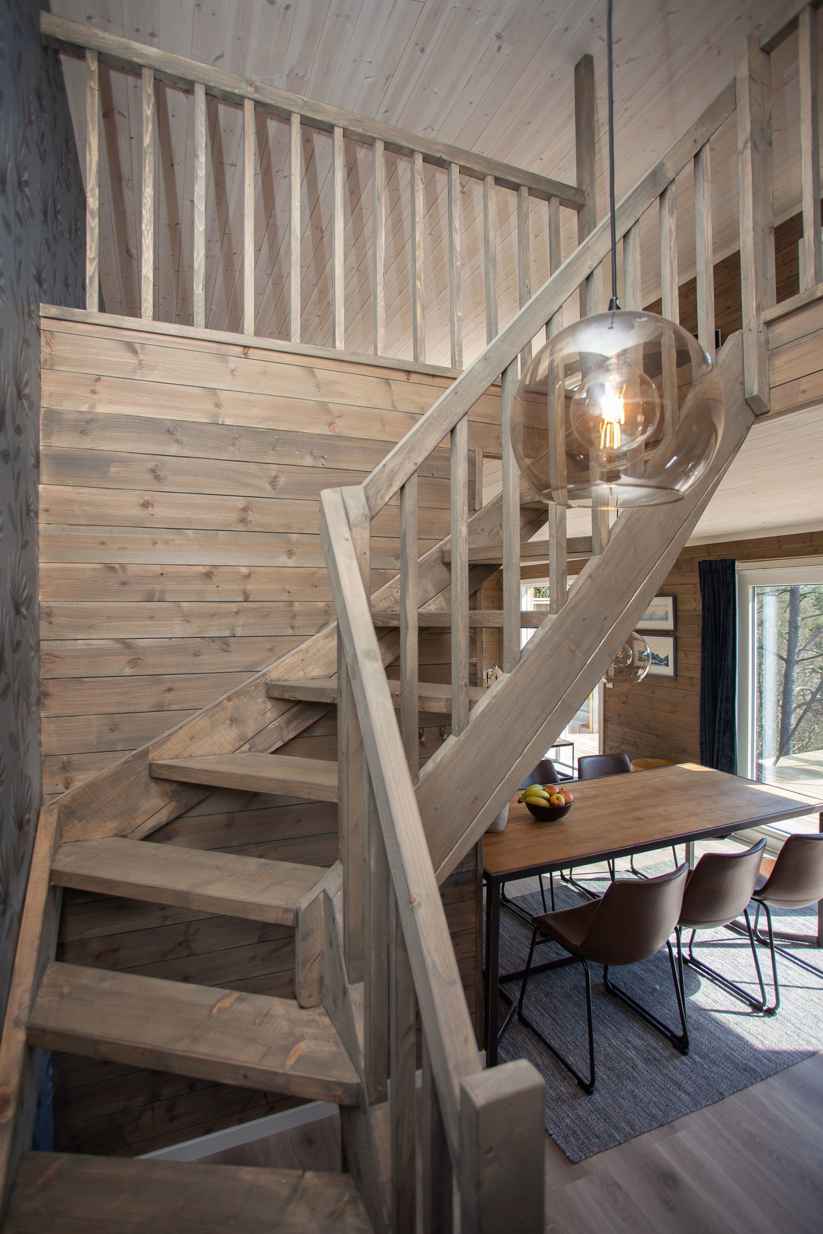 Hytte I er den eneste hytten med hems. Trappen går fra inngangspartiet og opp. Galleribilde