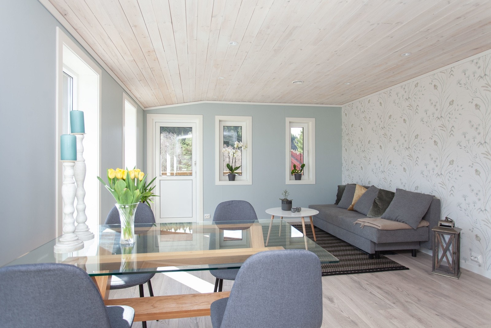 Fra stuen er det utgang til terrassen. Galleribilde