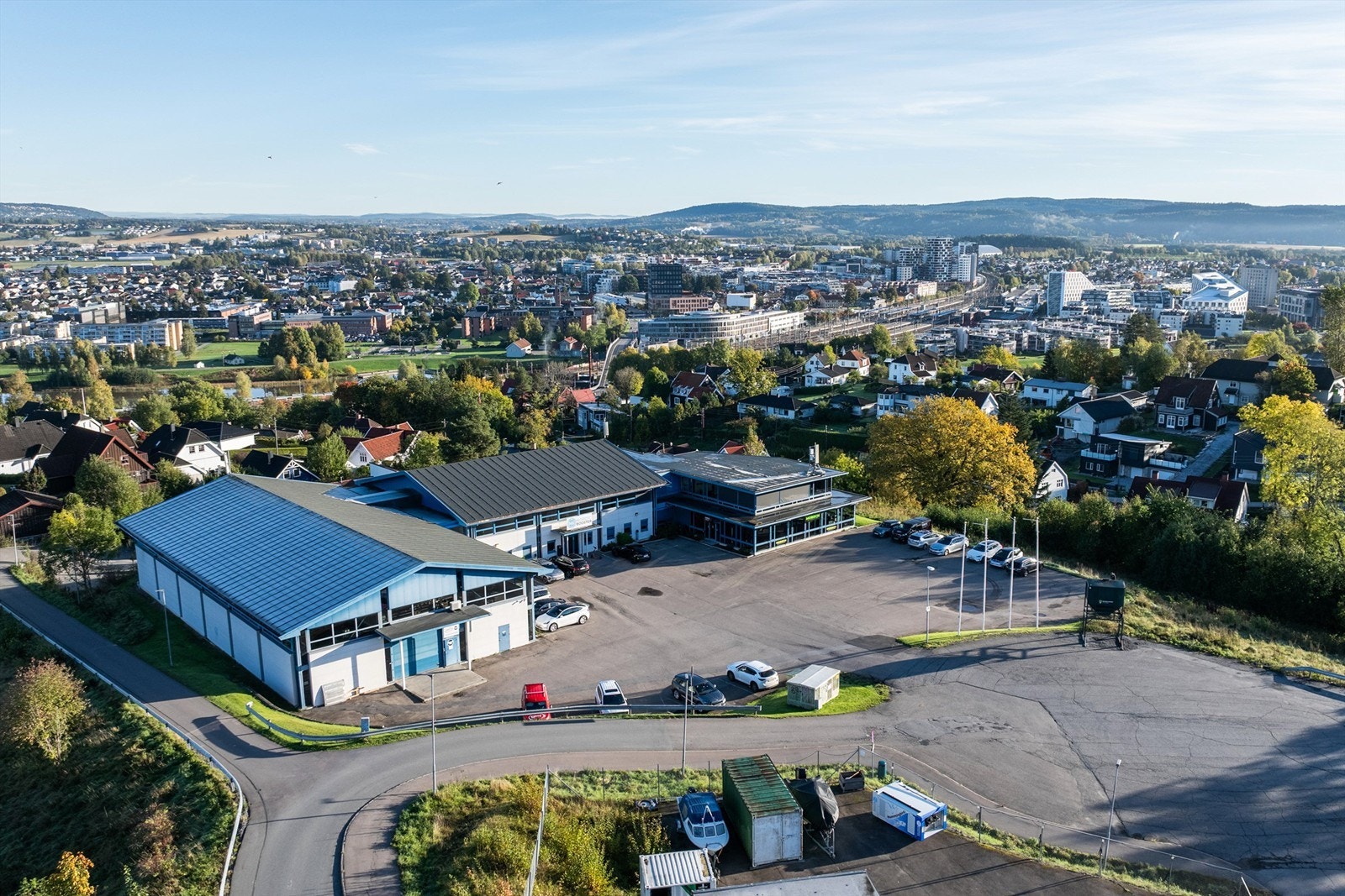 Eiendommen har meget gode parkeringsmuligheter. Galleribilde