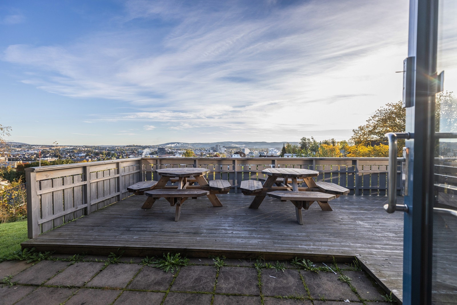 Terrasse med utsikt over Lillestrøm. Galleribilde