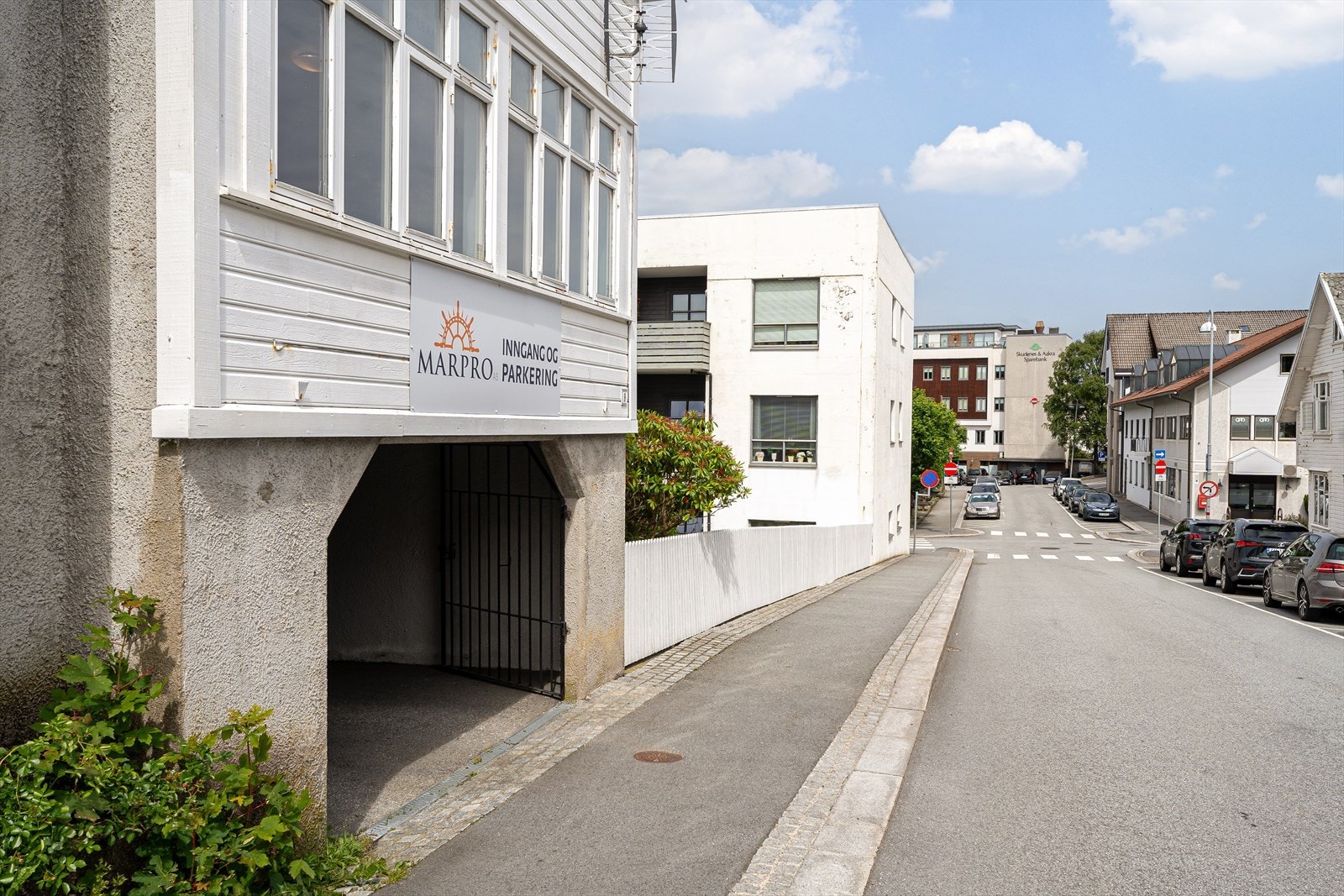 Tunell inn til bakeringsplass i bakgården Galleribilde