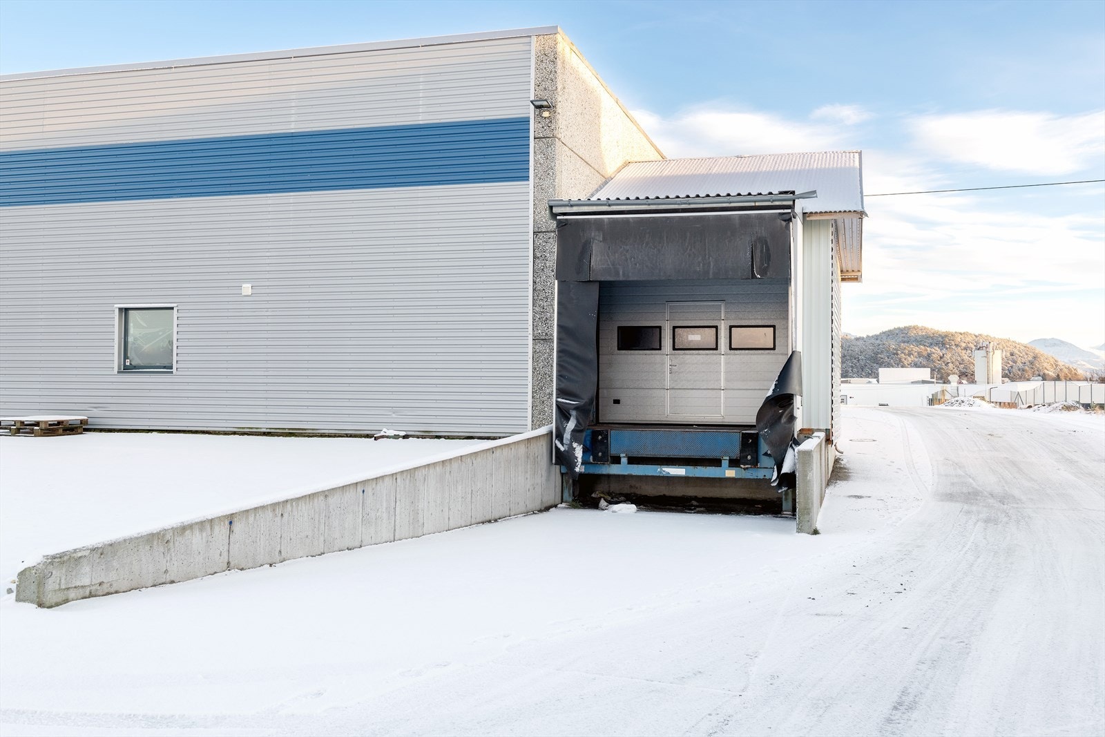 Lasterampe mot vest Galleribilde