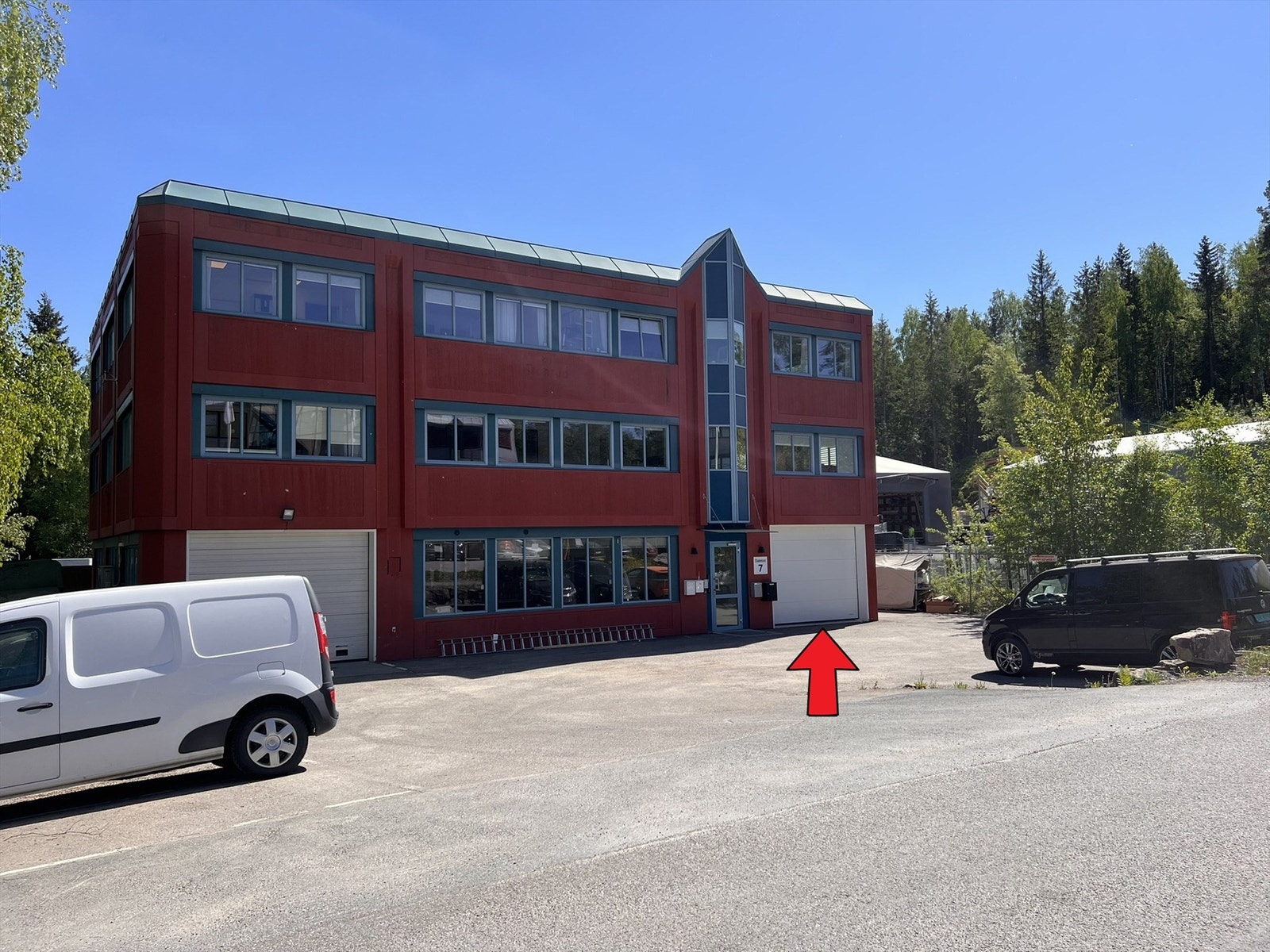 Muligheter for utvidelse av lagerarealet, men kun i kombinasjon med kontorene. Galleribilde