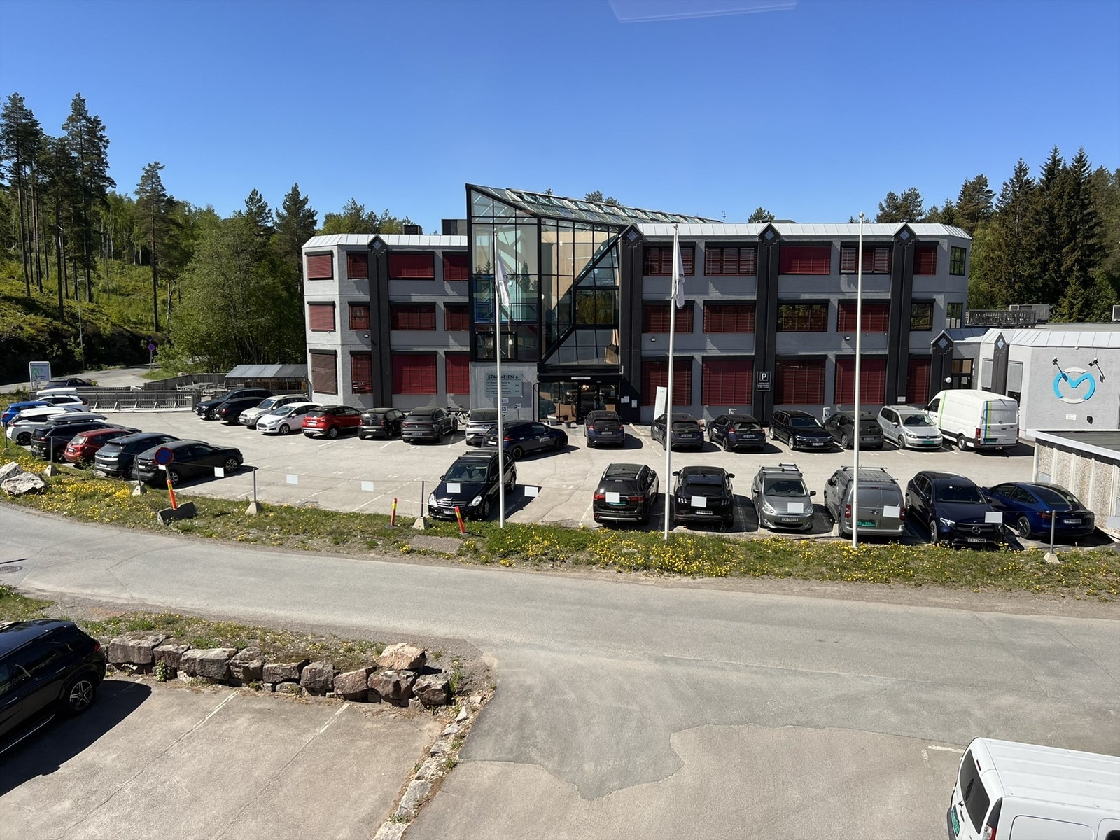 P-plass naboeiendom. Galleribilde