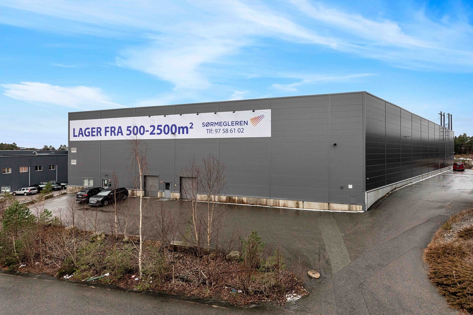 Forsiden av bygget med inngangsparti Galleribilde