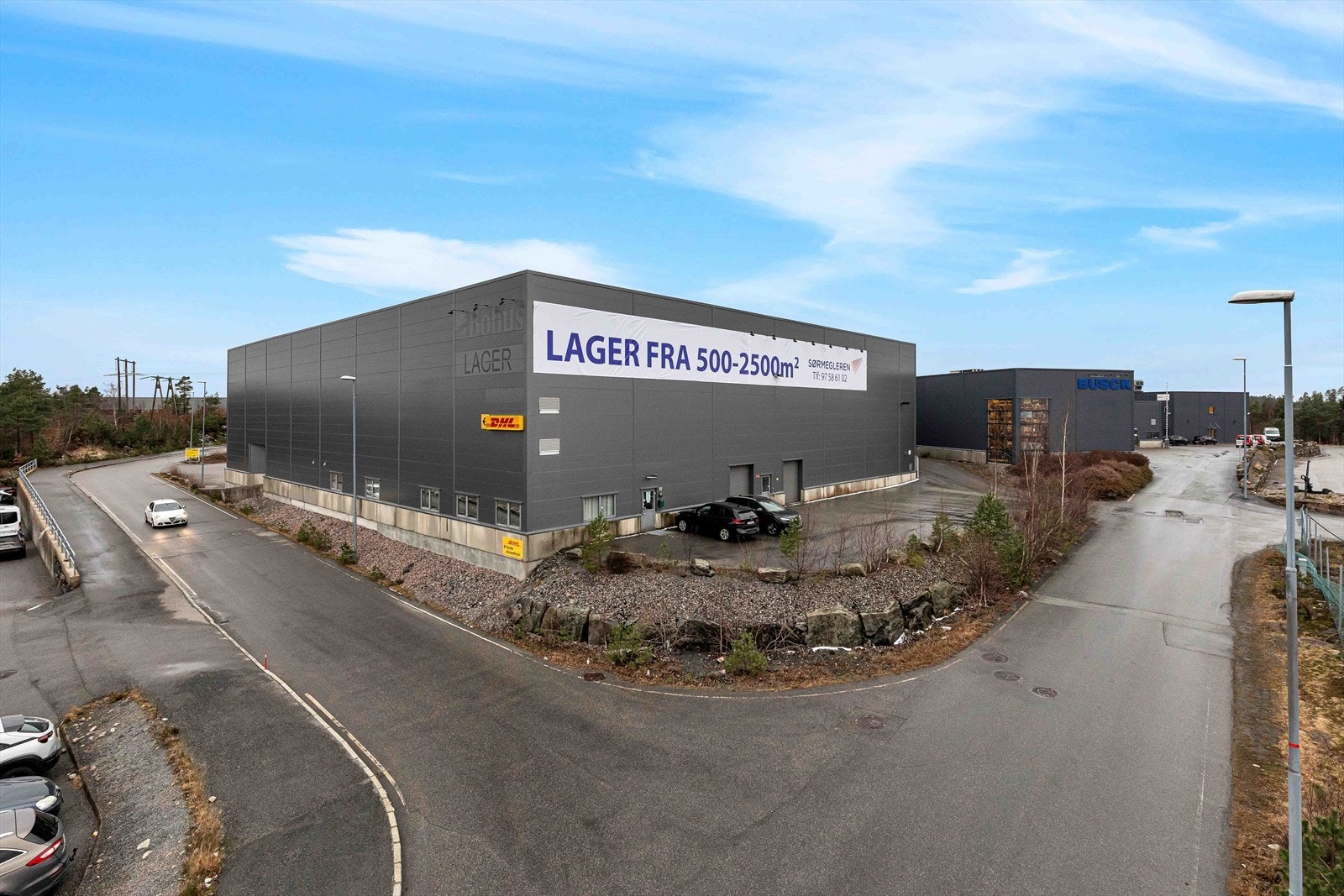 Lokalene sett fra innkjøring via Skibåsen Galleribilde