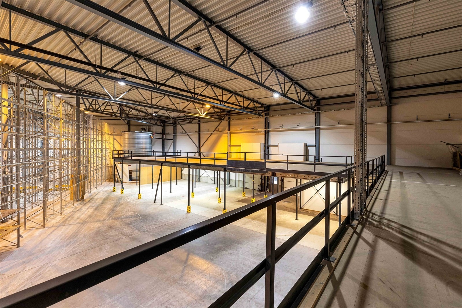 Mesanin for lager Galleribilde