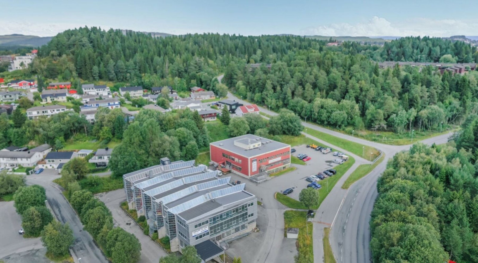 Øvre Flatåsveg 36 - en kombinasjonseiendom som i hovedsak består av lager- og kontorareal. Galleribilde