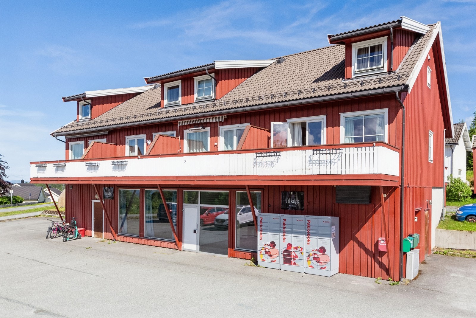 Næringsseksjonen ligger i 1. etasje og er på 144m² Galleribilde