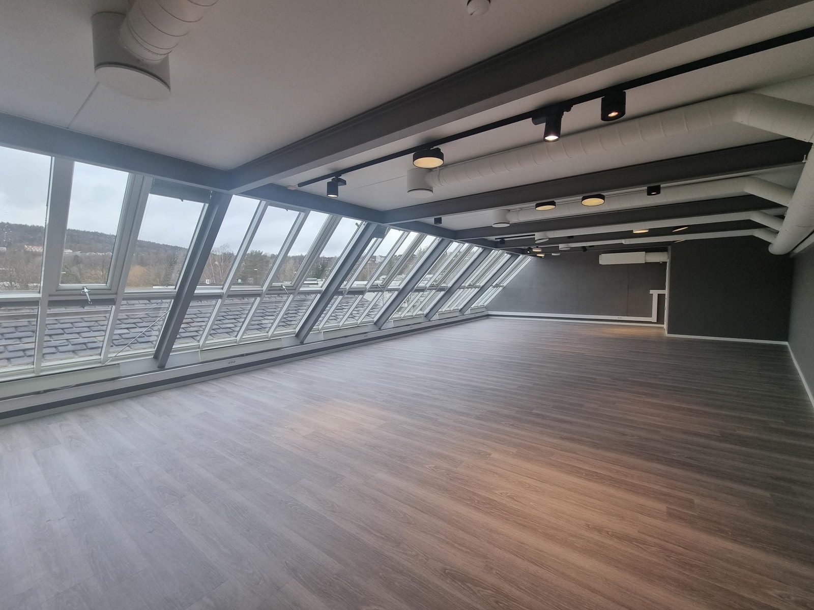 3.etg har plass til møterom, kontorer, showroom etc. Galleribilde