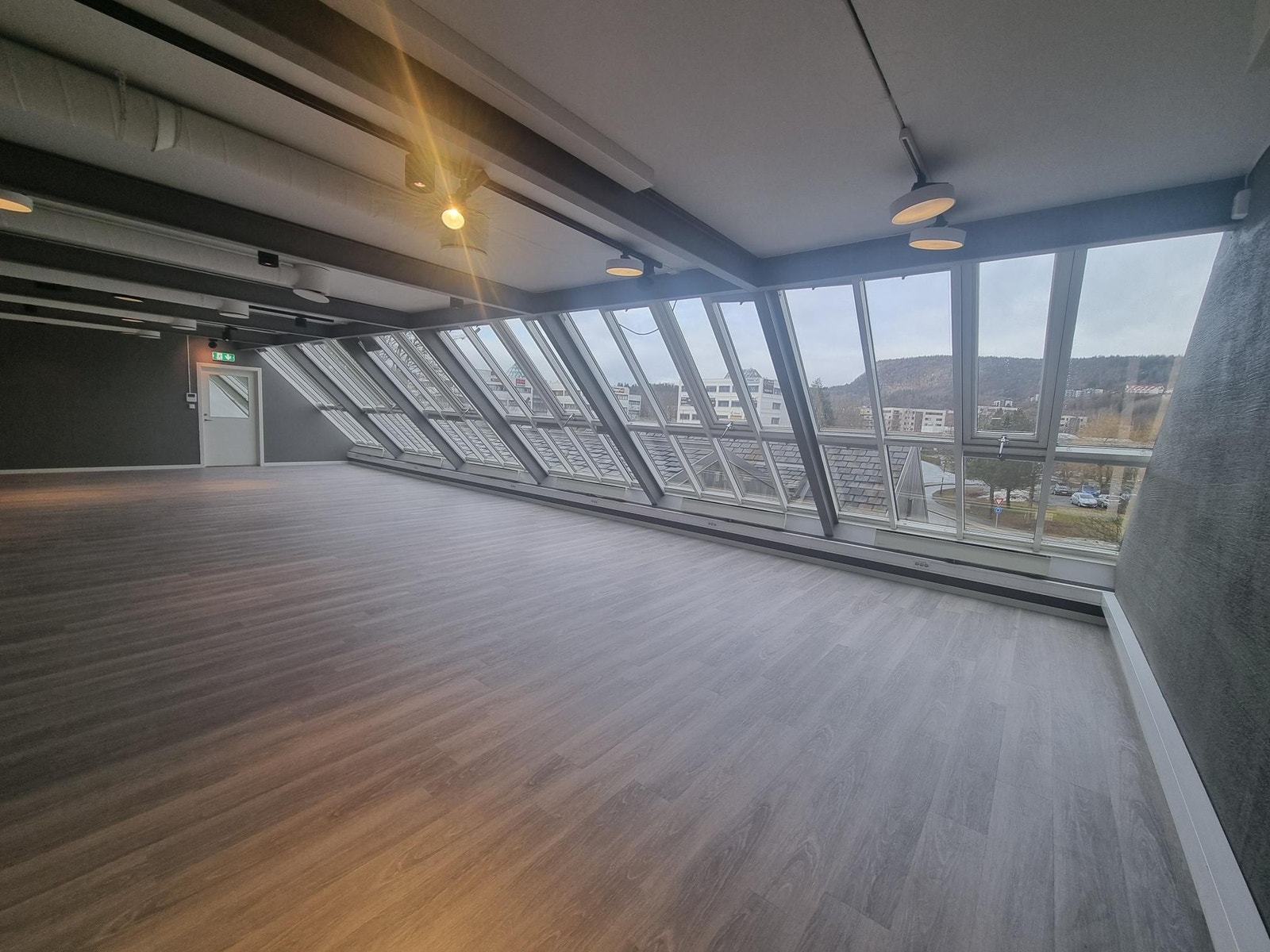 3.etg har plass til møterom, kontorer, showroom etc. Galleribilde