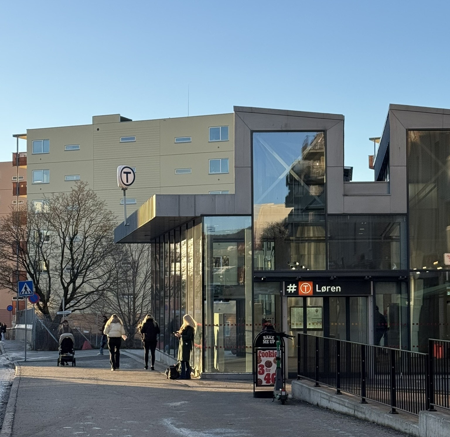 Kort vei til Løren T-banestasjon. Gåtid: 9 min. Galleribilde