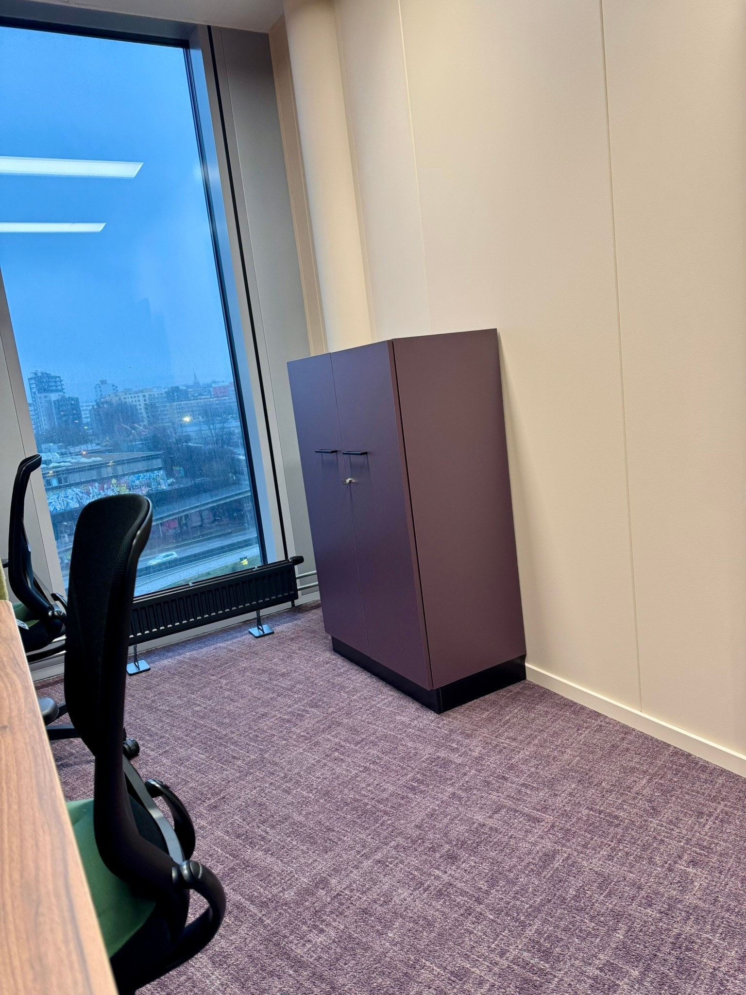 Oppbevaringsskap. Utsyn mot gamle Økern senter. Galleribilde