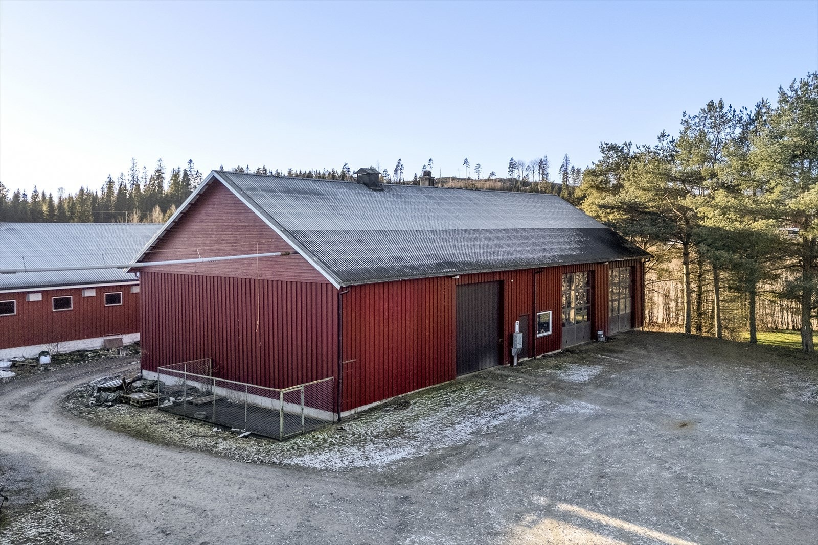 Redskapshus m/dobbelgarasje, verksted og korttørke Galleribilde