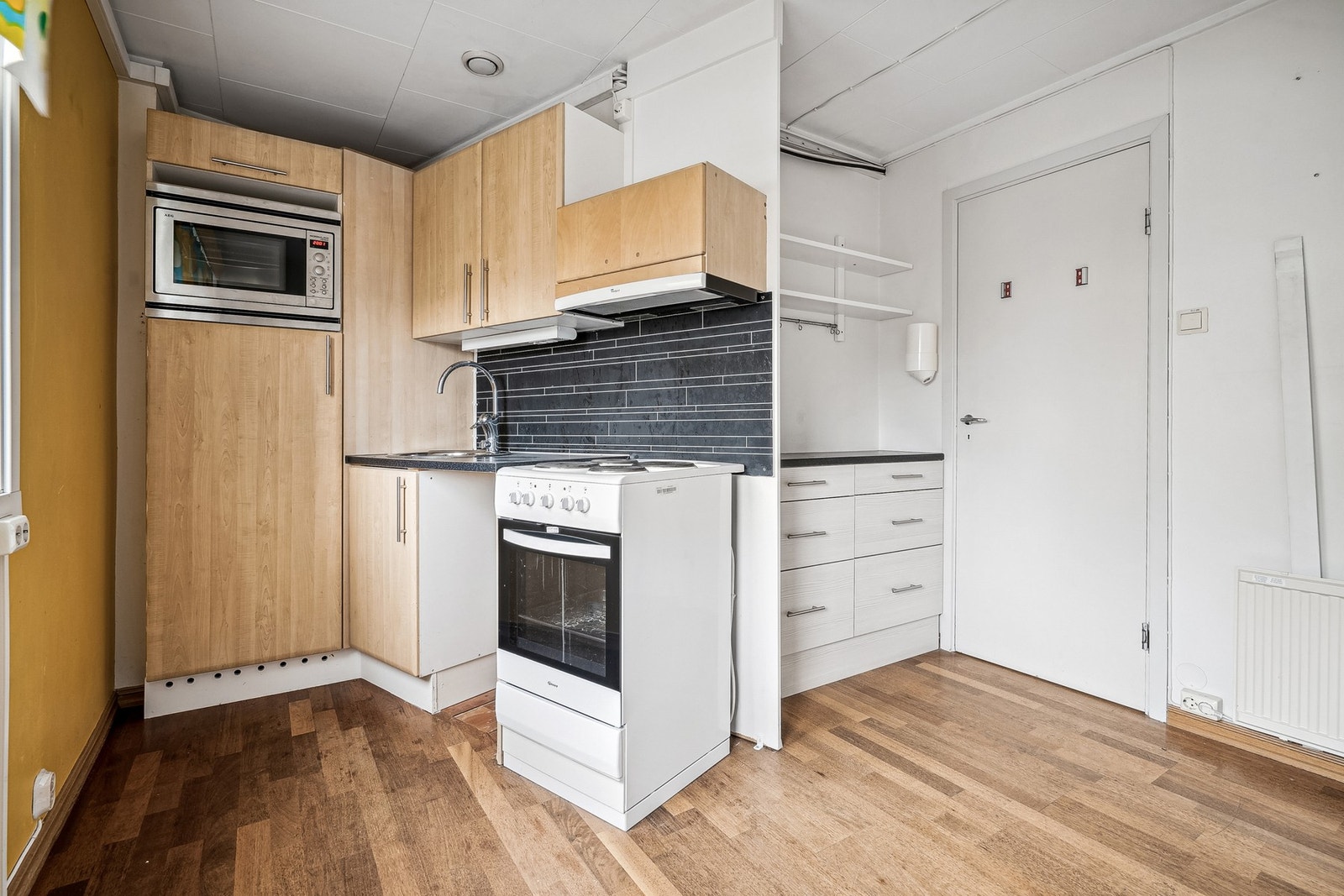 Kjøkken og 2 etasje - næringsdel Galleribilde