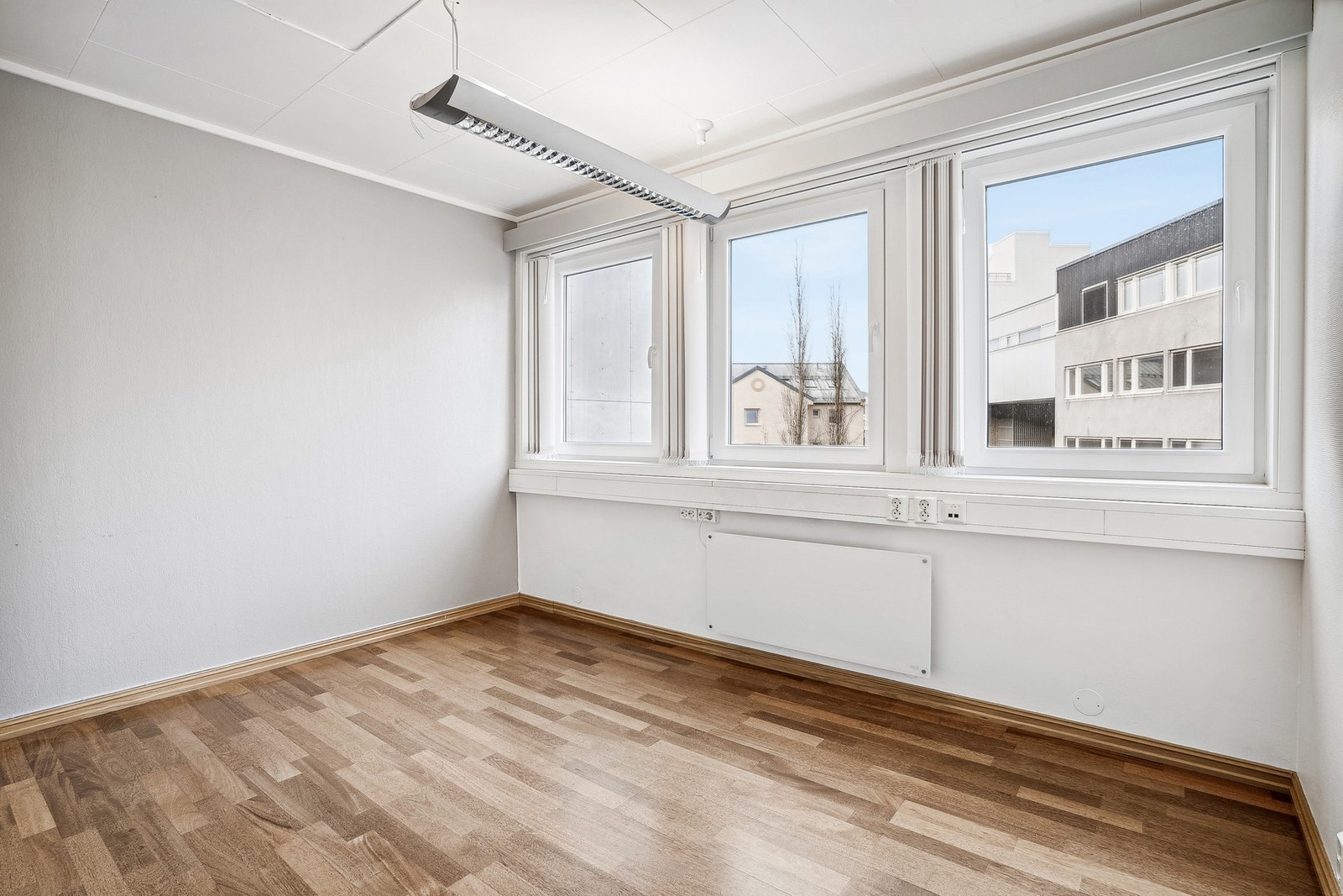 Kontor og 2 etasje - næringsdel Galleribilde