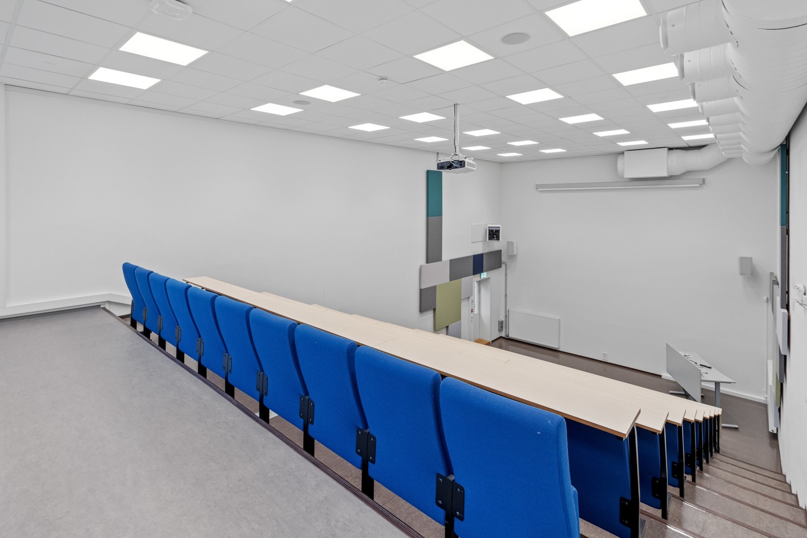 Eget auditorium i bygget som rommer ca. 90 faste sitteplasser. Galleribilde