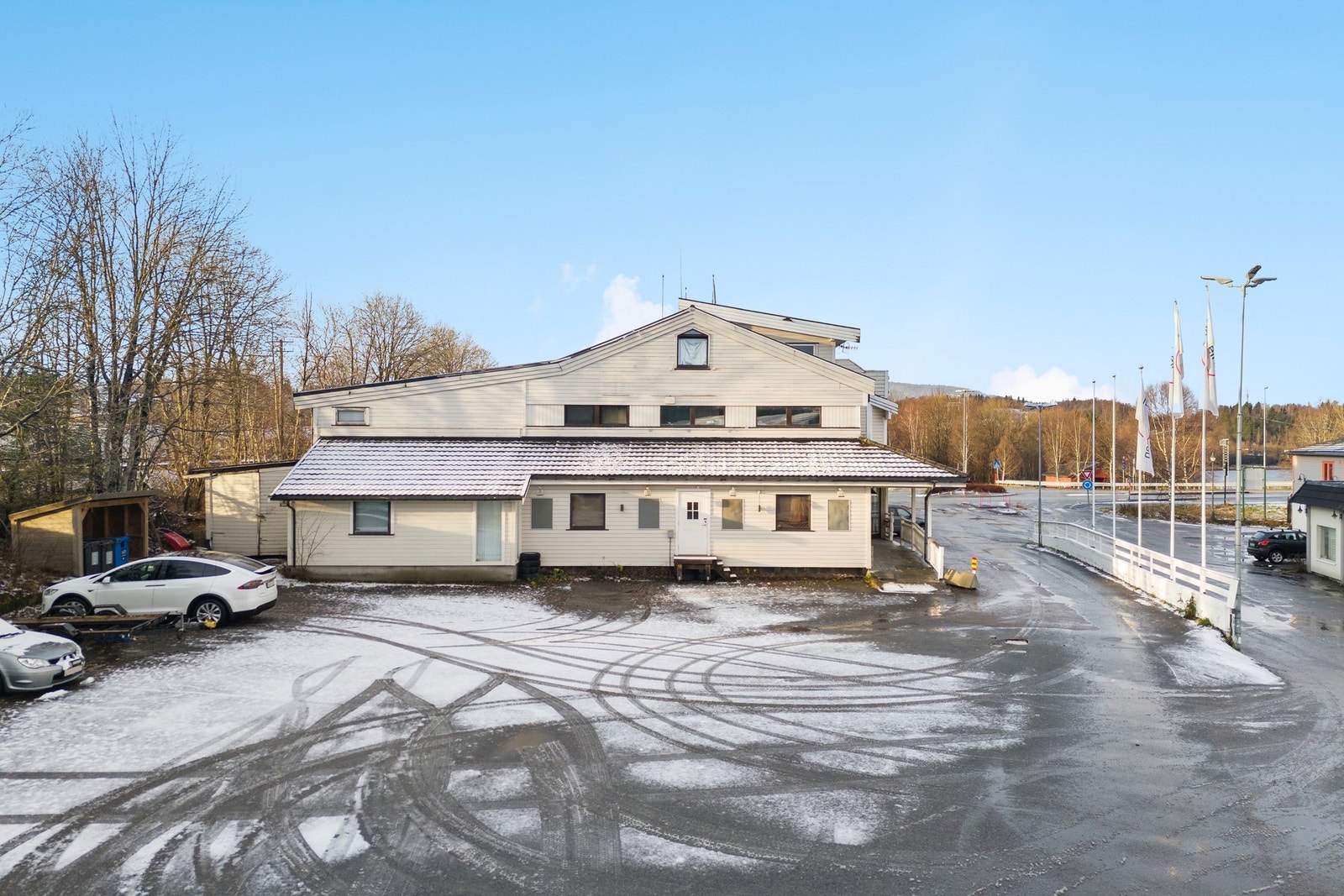 Ormådet. Gode oppstillingsplasser for biler/kjøretøy. Galleribilde