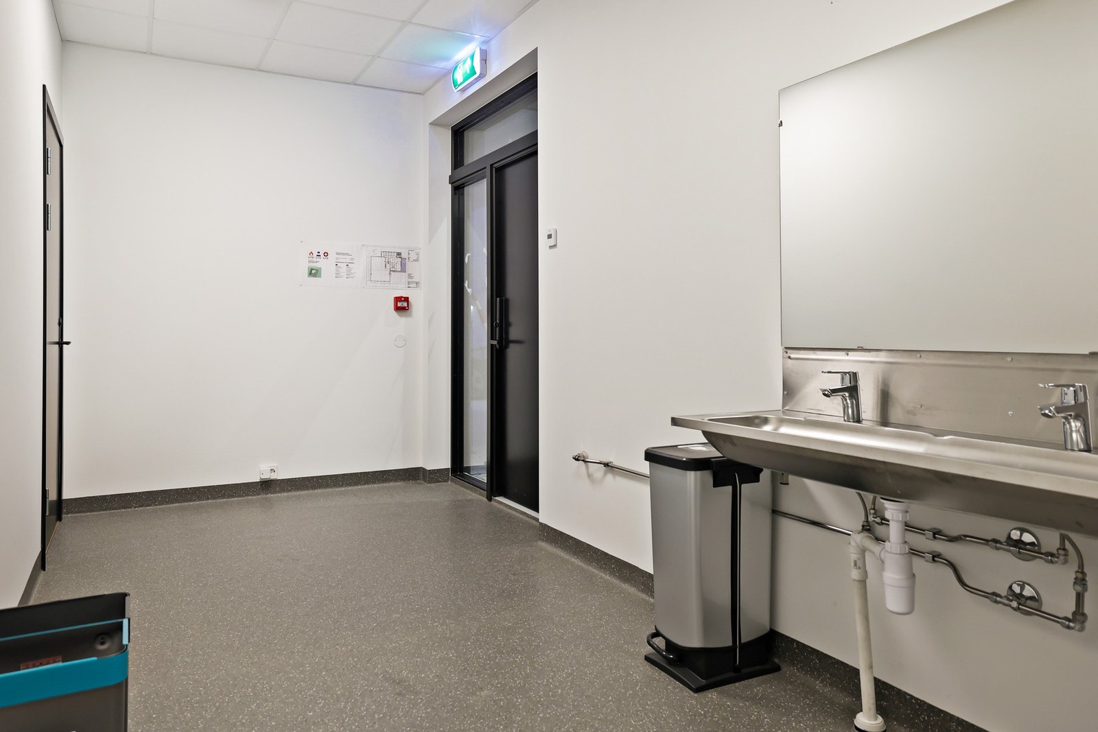 Egen inngang for ansatte med direkte tilknytning til garderobe Galleribilde