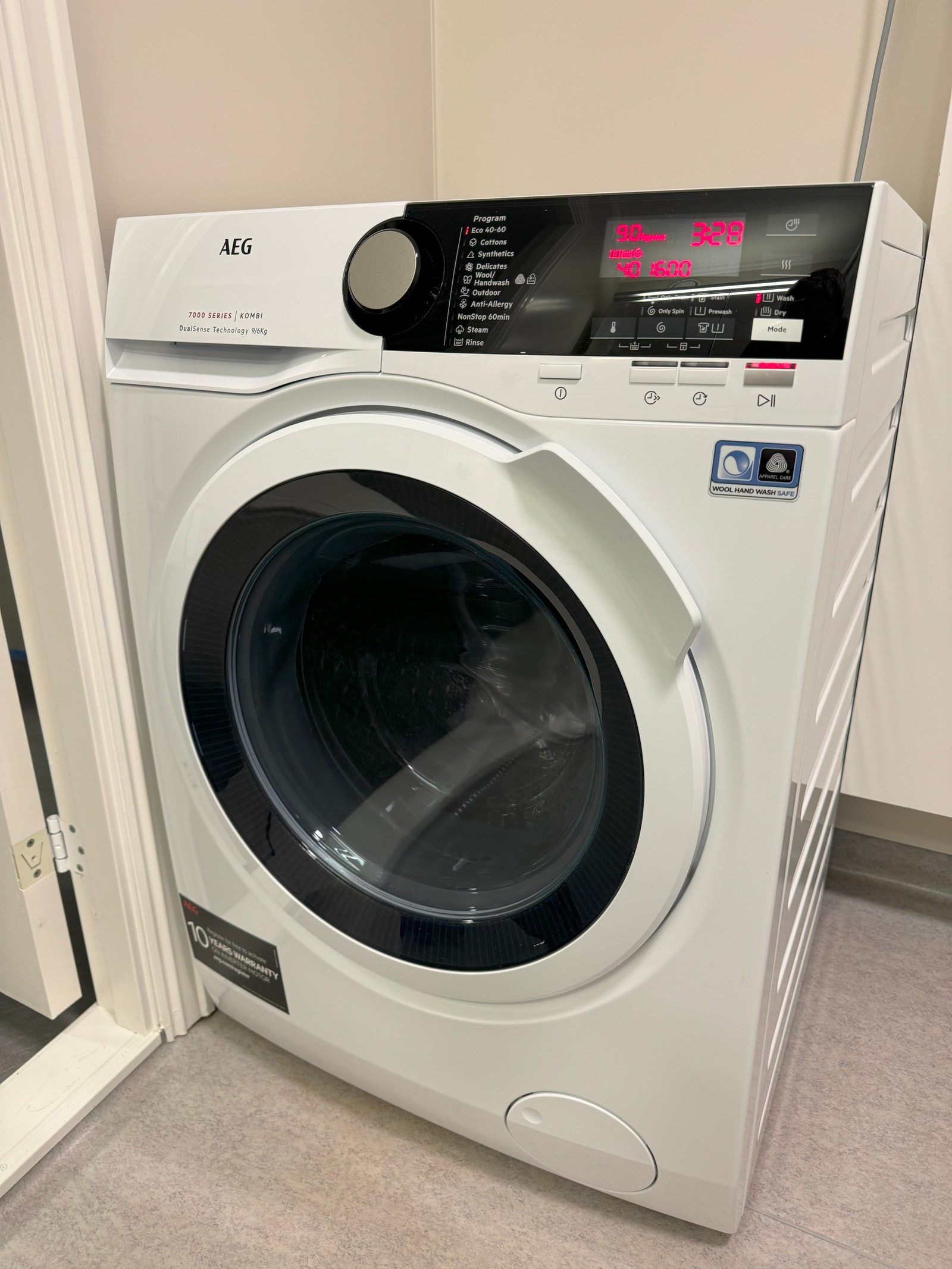 Vaskemaskin på bad Galleribilde