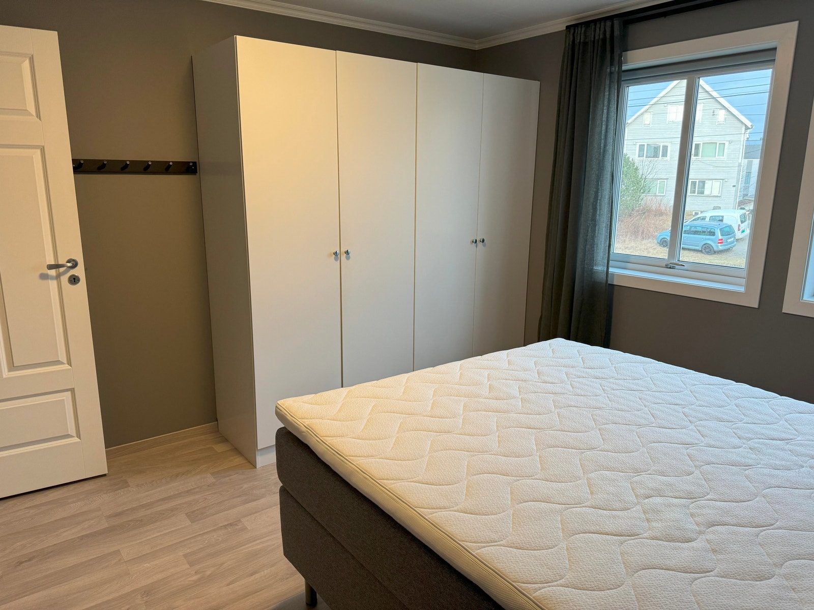 Hovedsoverom - garderobe Galleribilde