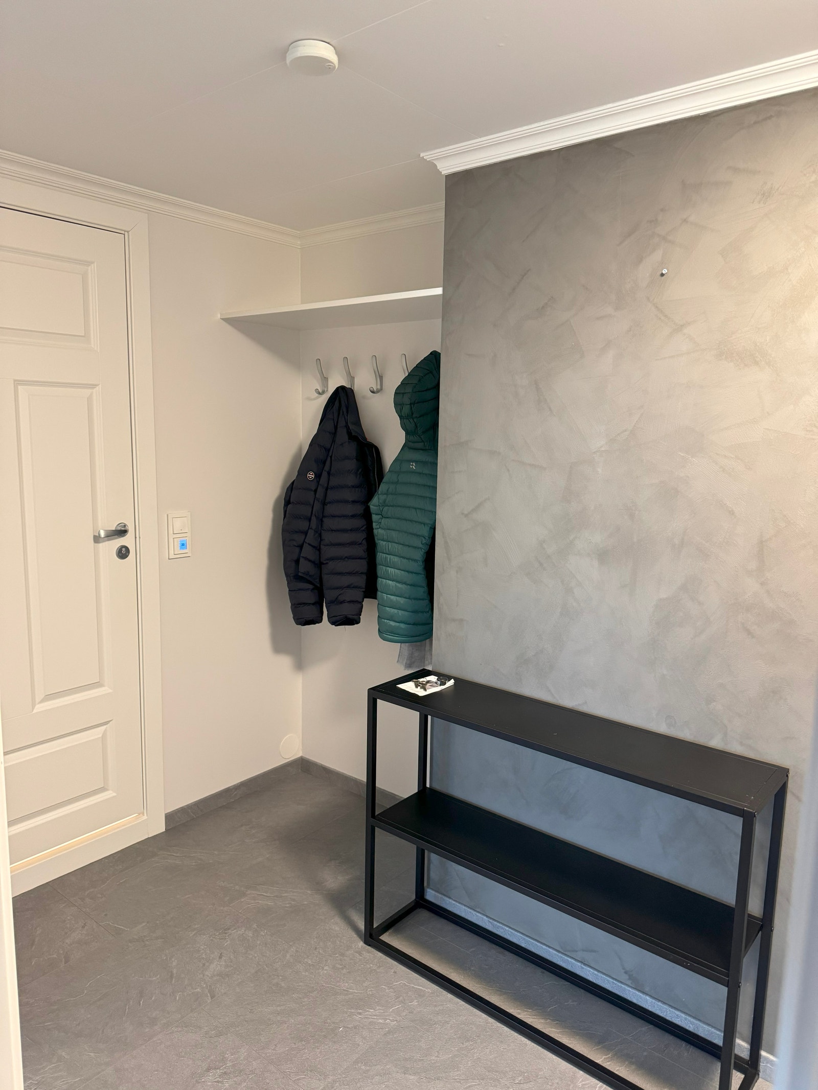 Gang - garderobe Galleribilde