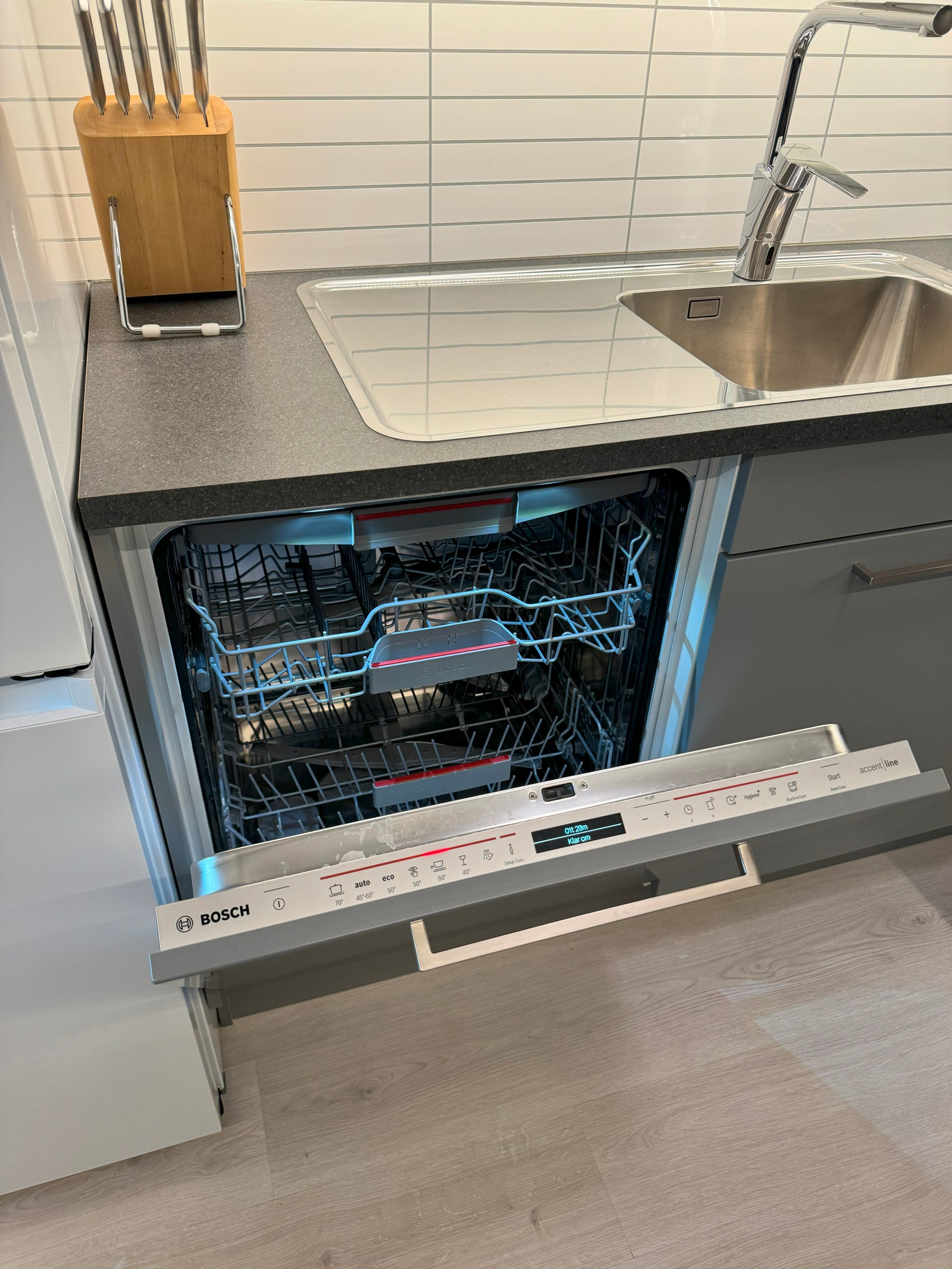 Kjøkken - Oppvaskmaskin og vask Galleribilde