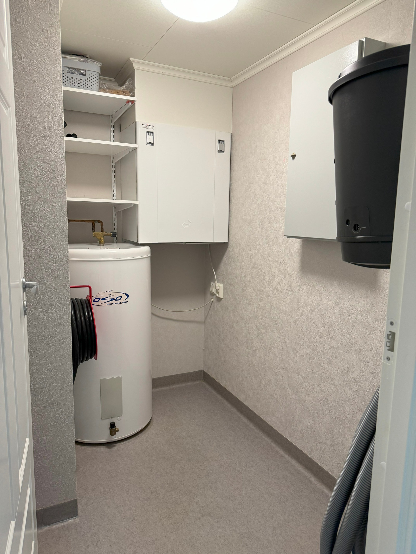 Teknisk rom - ventilasjon, sentralstøvsuger, VVbereder Galleribilde