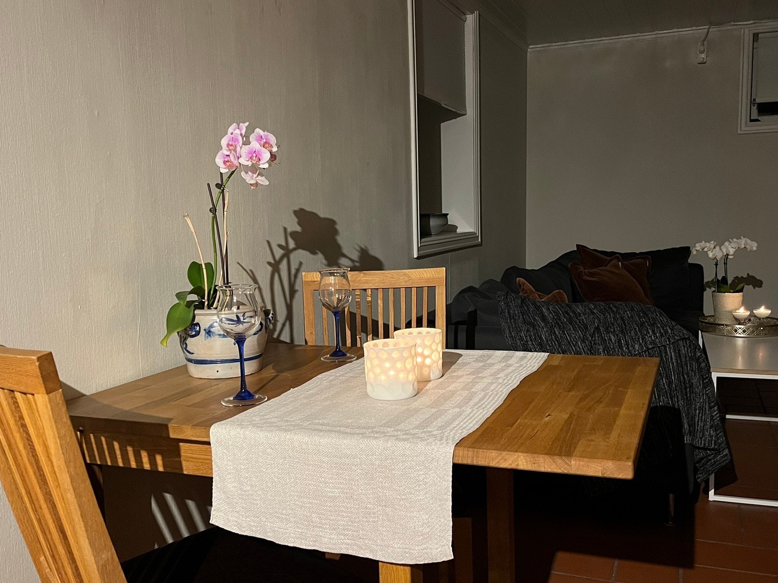 Innvendige persienner kan dras ned, god spiseplass Galleribilde