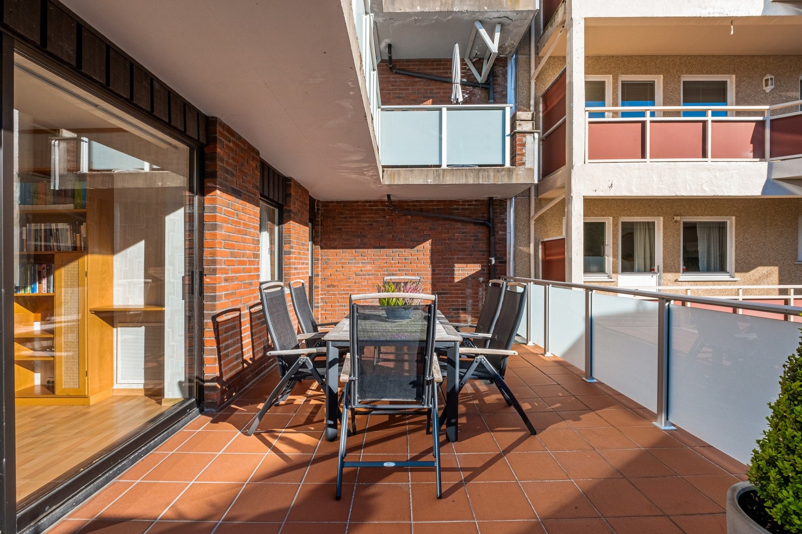 Solvendt terrasse Galleribilde