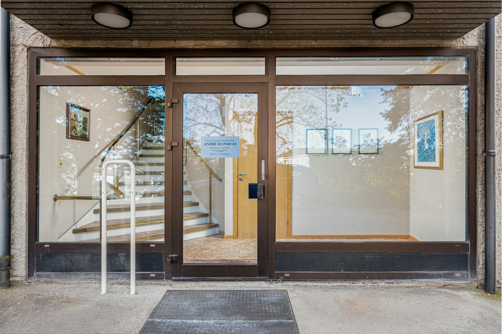 Inngang fra Helge Barmans gate Galleribilde