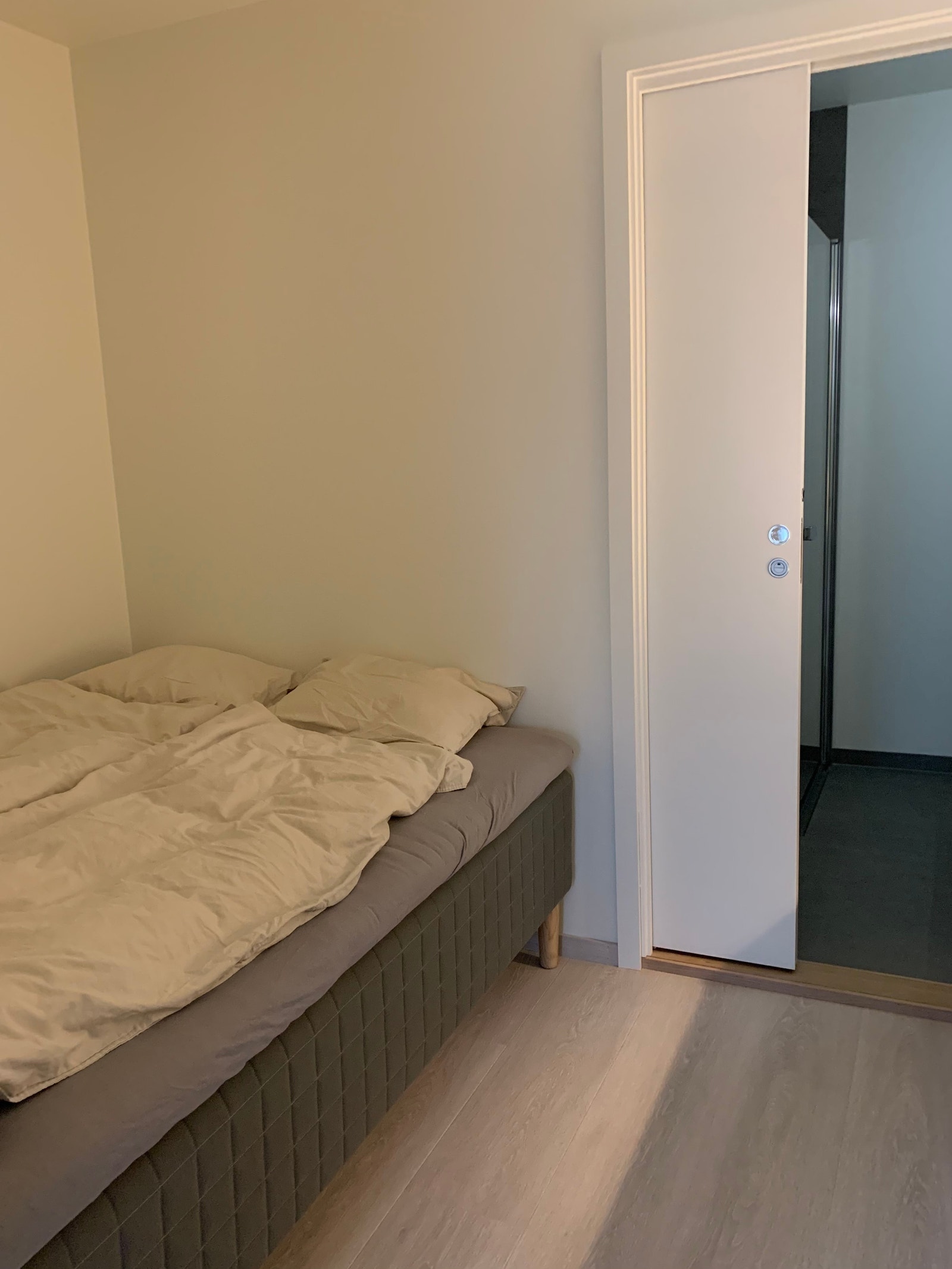 Sovealkove med god plass til dobbeltseng Galleribilde