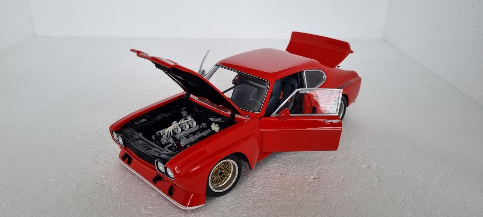 Minichamps 1/18 Ford Capri RS3100 – Nürburgring 74 Stommelen – Diecast Occasion