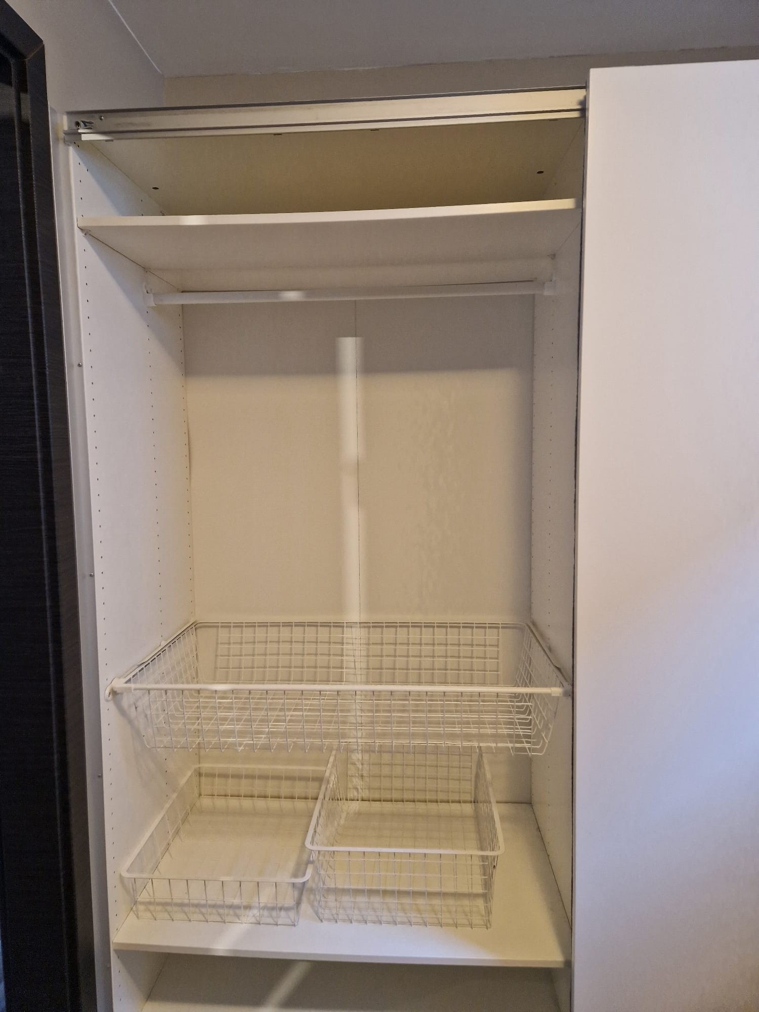 Good plass I garderoben Galleribilde