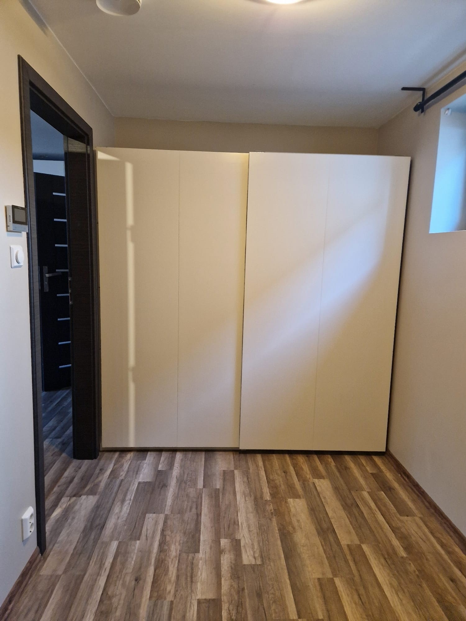 Stor garderoben i soverom Galleribilde