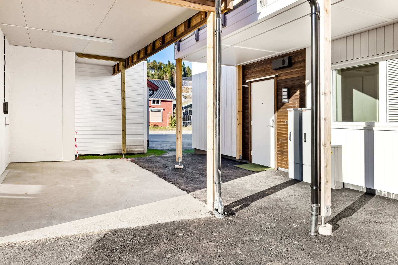 Carport med tilhørende bod. Galleribilde