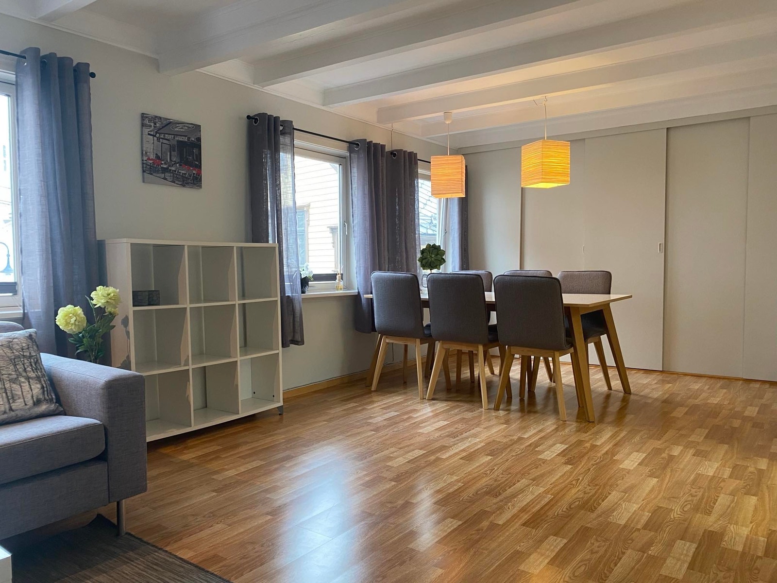 Spiseplass med god plass til 6 personer. Galleribilde