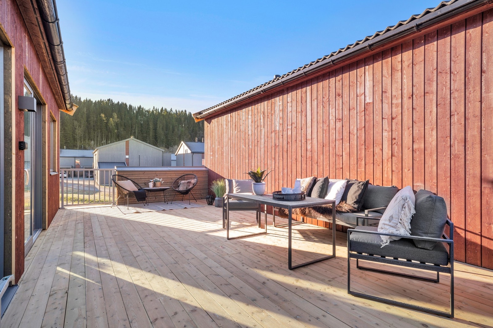 Her har man muligheter til å innrede verandaen i flere soner. Galleribilde