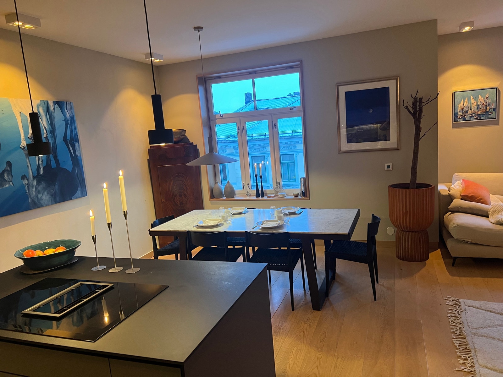 Kjøkkenøy, platetopp med benkeventilator fra Siemens Galleribilde