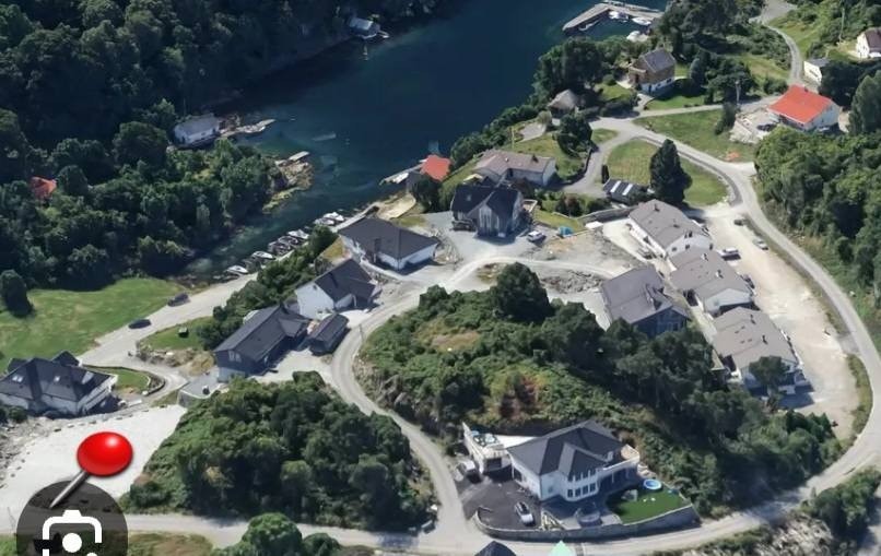 Tomten med deler av feltet Galleribilde