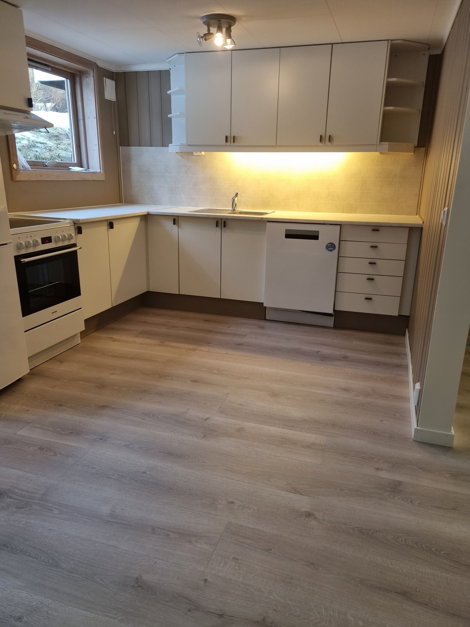 Nytt gulv med varmefolie i 2023. Galleribilde