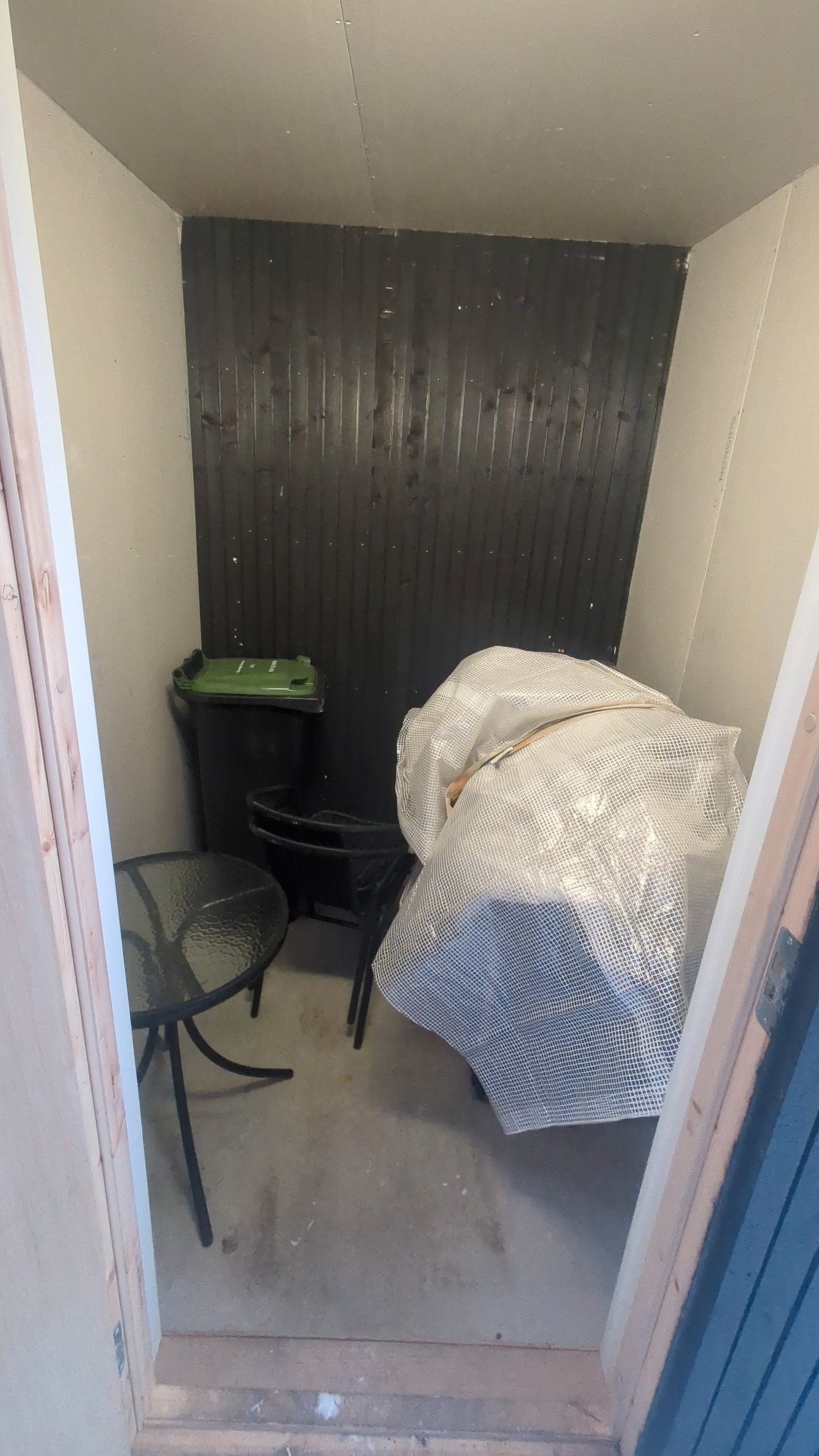 Utvendig bod med plass til lagring av eksempelvis sykkel,bildekk osv Galleribilde