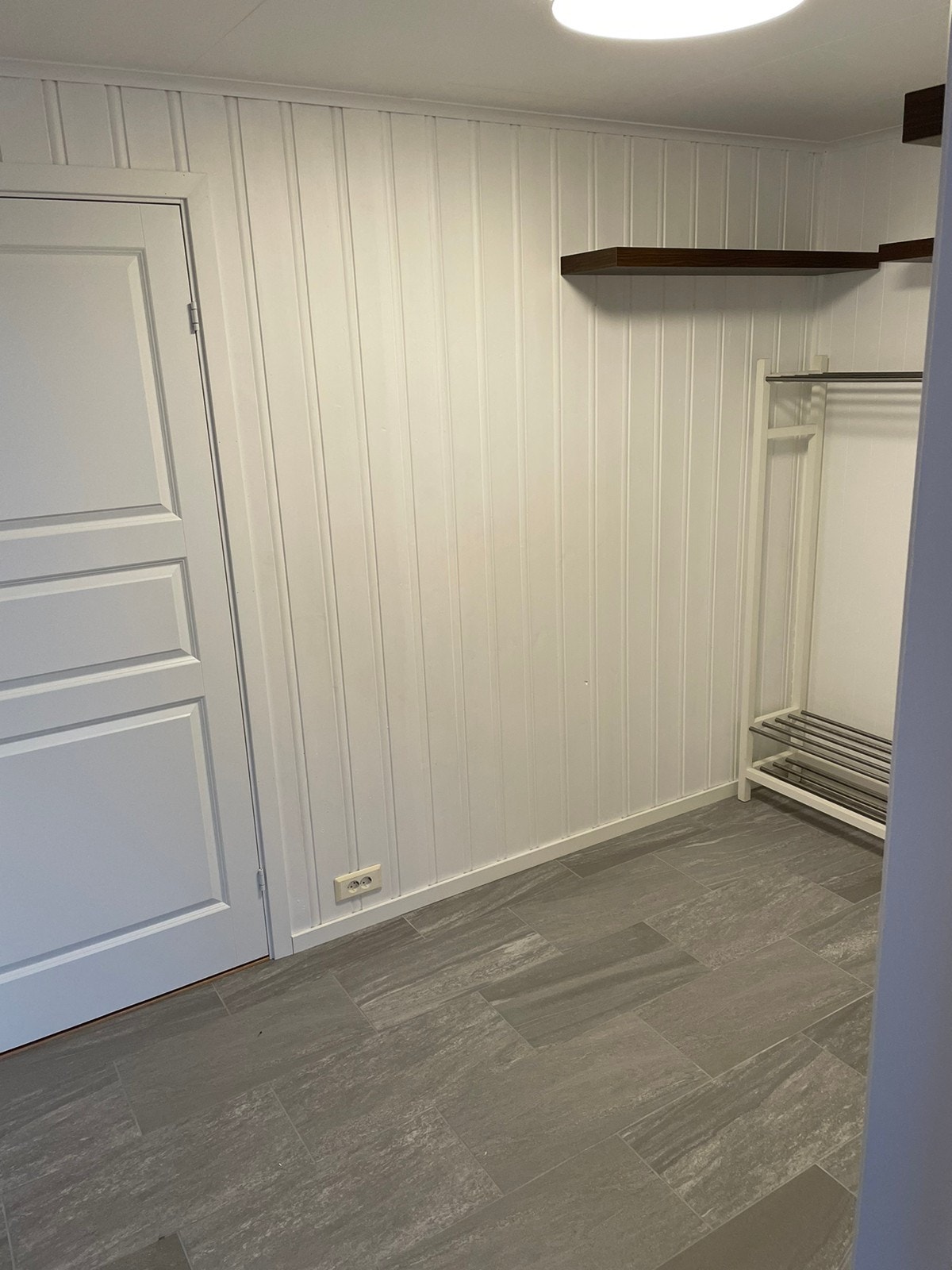 Ny, stor yttergang med varmekabler Galleribilde