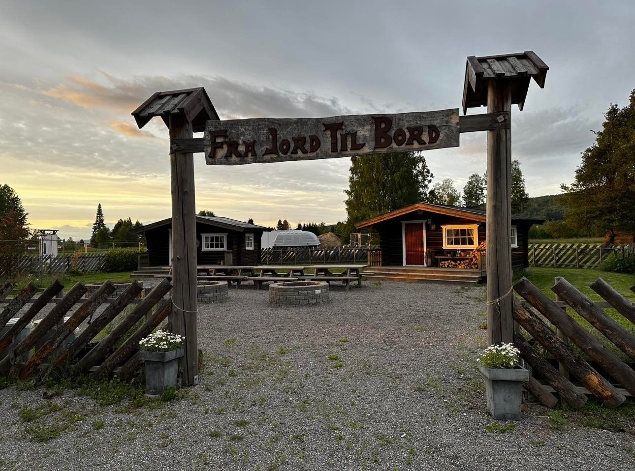 Inngangen til tunet Galleribilde