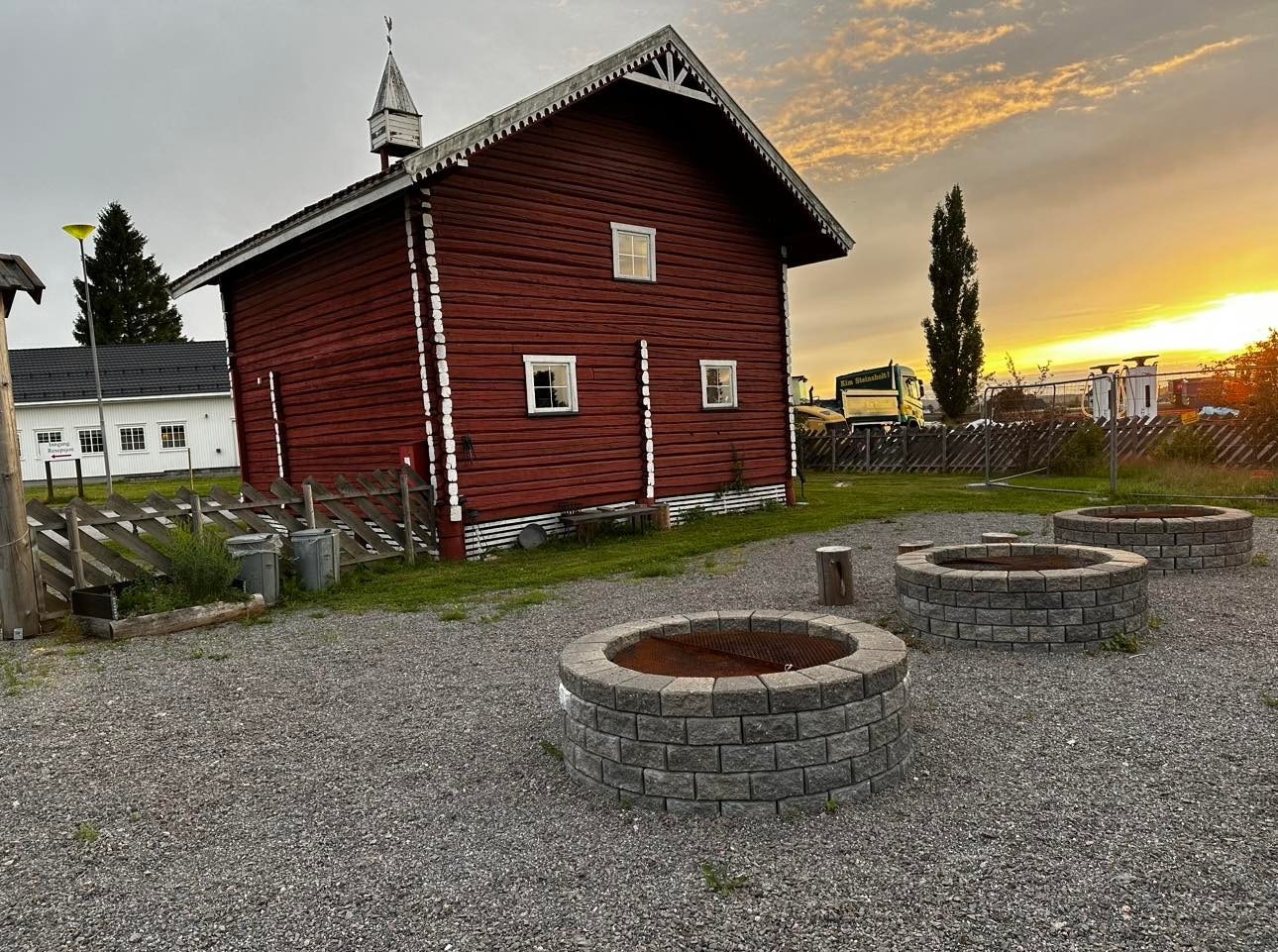 Stabbur og tun vinter Galleribilde