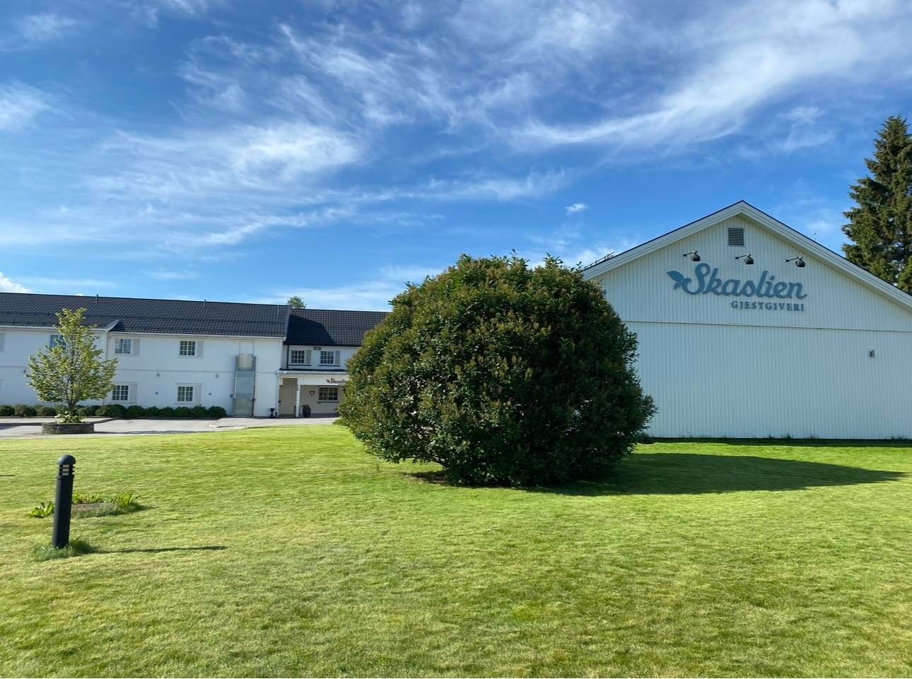 Fasade inngangsparti Galleribilde