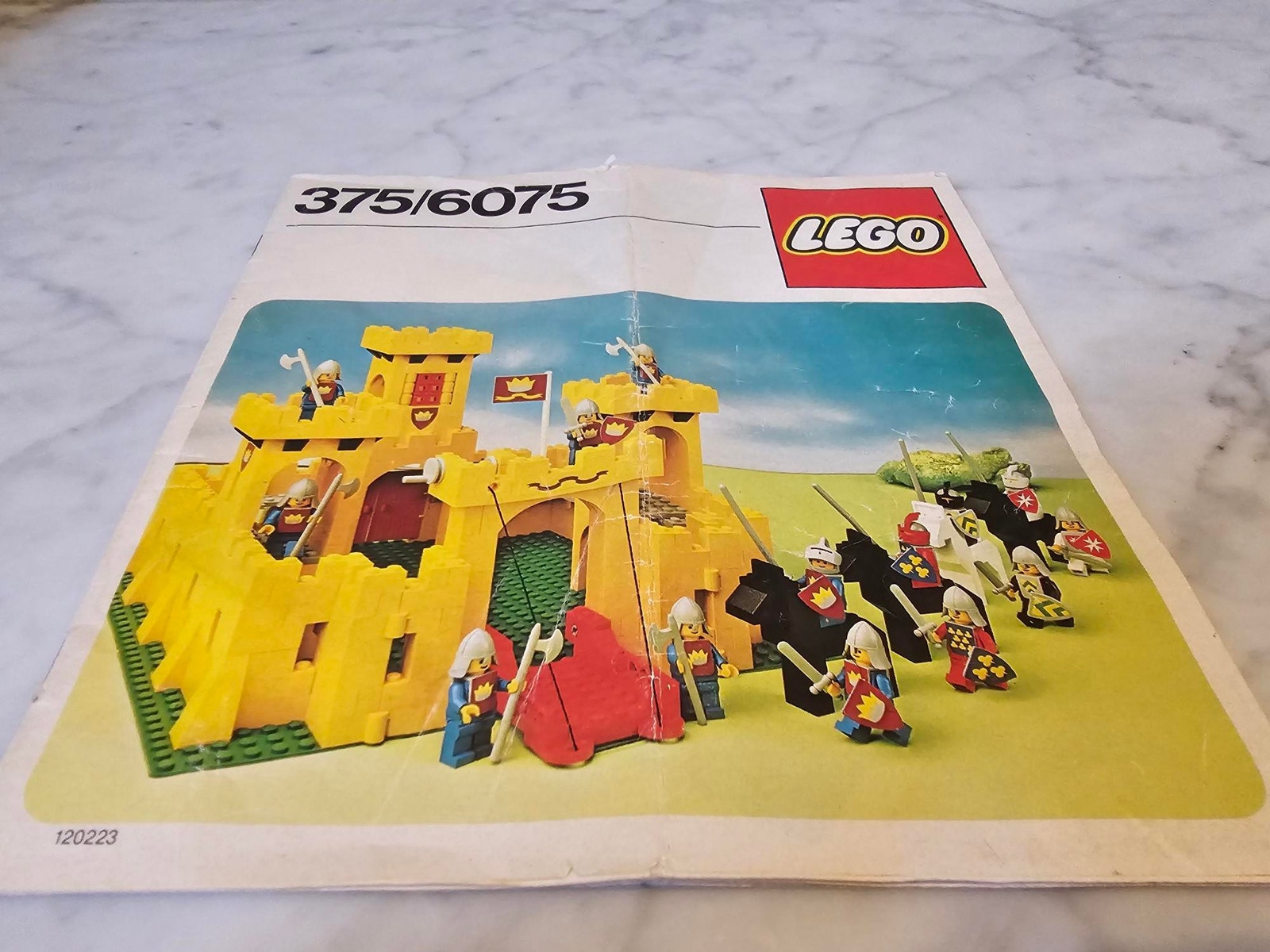 Lego Yellow Castle 375 LEGO Yellow Castle 375 Retired Rare