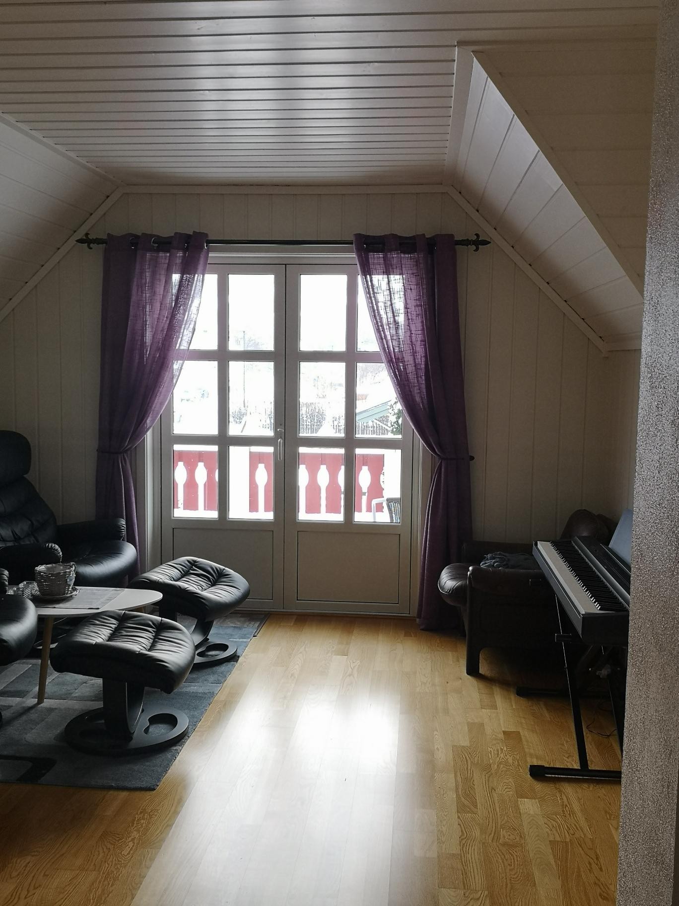 Stue i 2 etasje med utgang til balkong Galleribilde