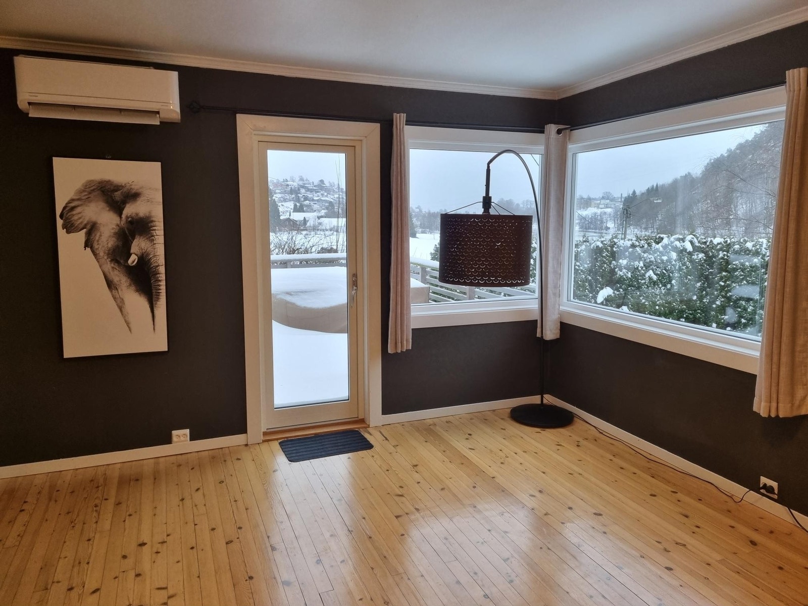 Mye naturlig lys i stuen Galleribilde